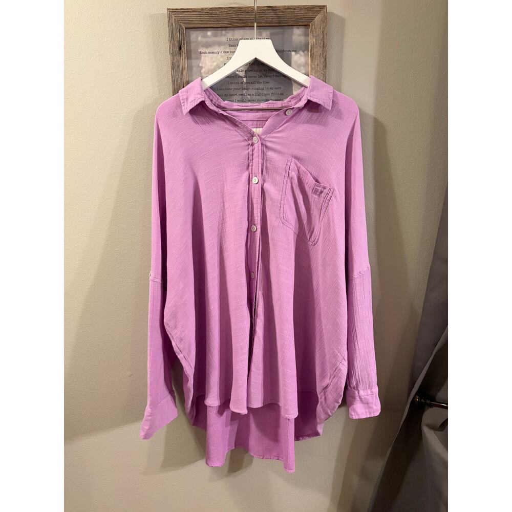 American Eagle Go Big Oversized Button Down Shirt in the color Magenta Size L - Picture 4 of 5
